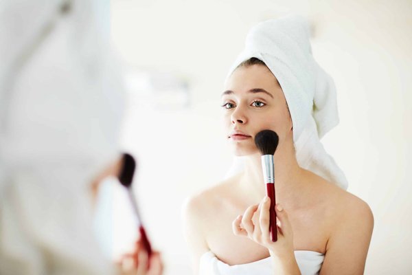 Comment réaliser un maquillage naturel parfait en 5 minutes ?