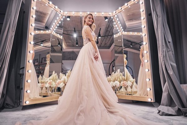 Tenue de mariage femme : tendances 2024 pour un look inoubliable