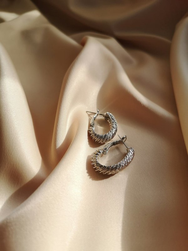 Les boucles d'oreilles : les attraits pour l'or, l'argent et les créoles