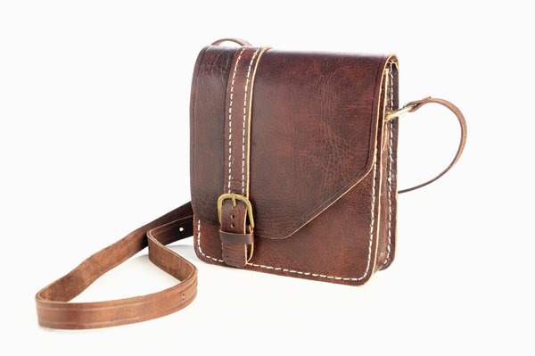 Comment faire le bon choix de sa sacoche poitrine homme luxe ?